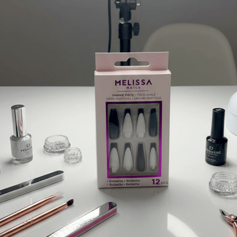 Faux ongles Cruella noir et blanc maman sans notice