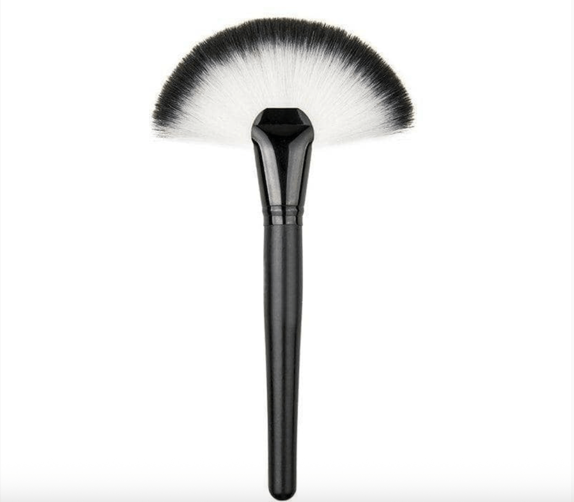 Pinceau éventail pour pour highlighter maman sans notice