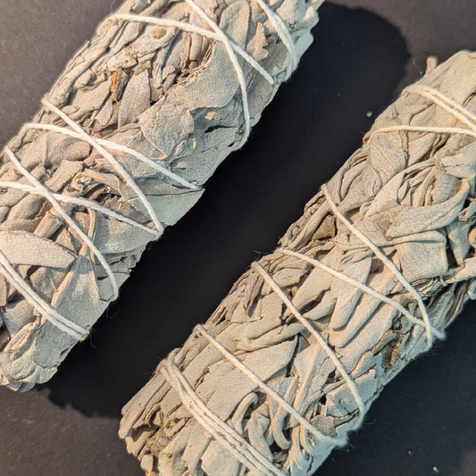 Équilibrer et Purifier avec Palo Santo et Sauge Blanche : Guide Complet