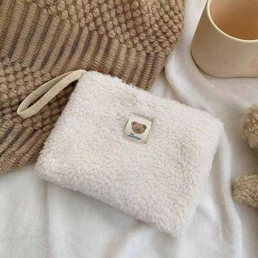 Apporter ses bijoux en vacances : nos astuces pour voyager léger et stylée