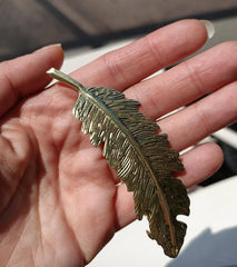 Barrette feuille de couleur dorée maman sans notice