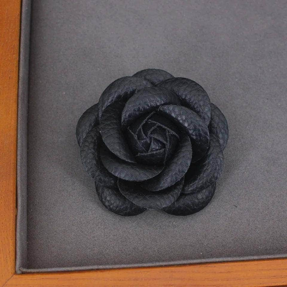 Broche fleur noire en cuir maman sans notice