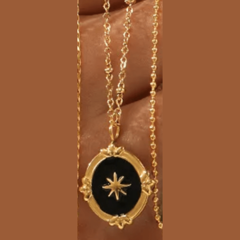 Collier Black star mamansansnotice