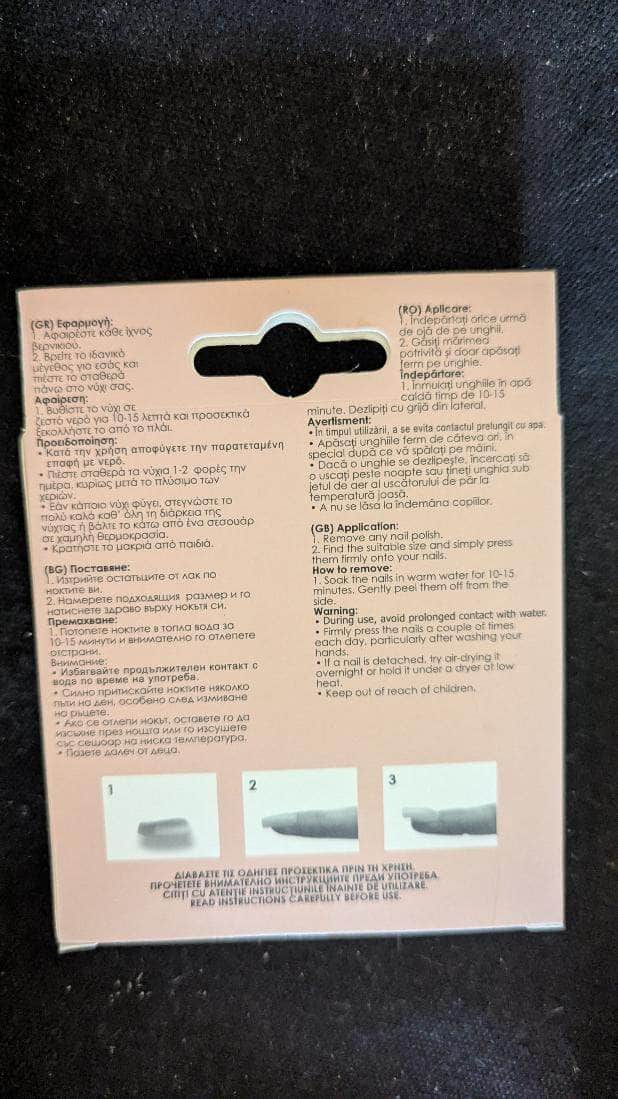 Faux ongles gris chromés en relief maman sans notice