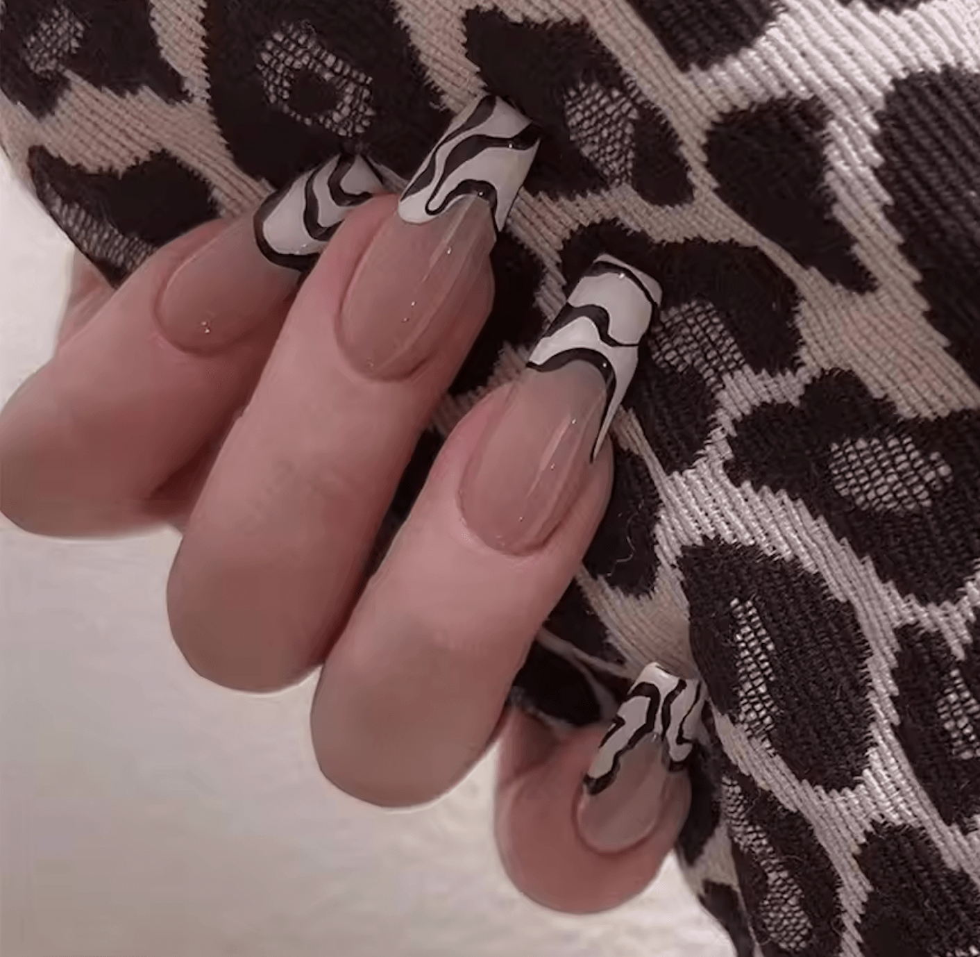 Faux ongles Tigrés rose maman sans notice