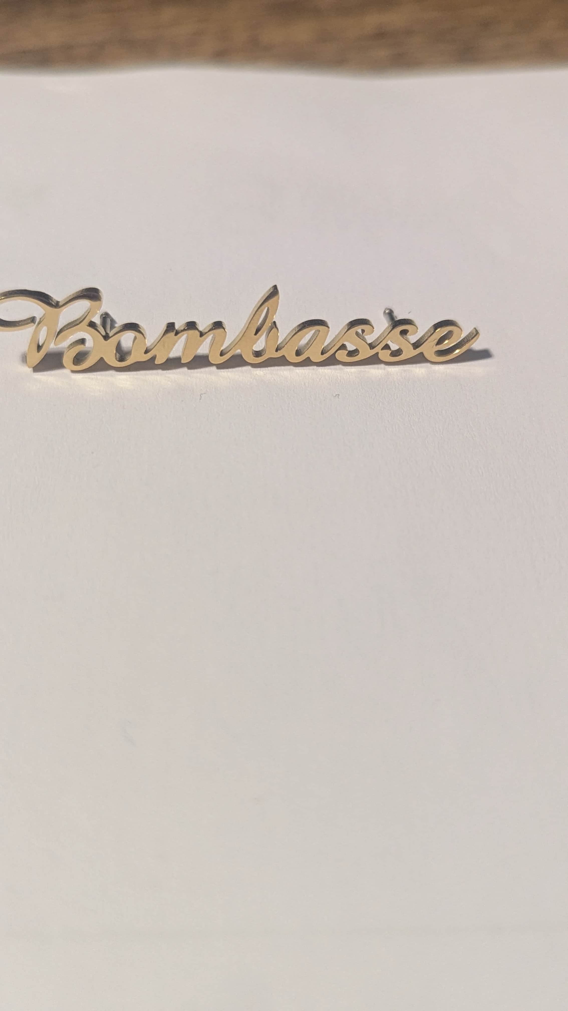 Pin's Bombasse maman sans notice