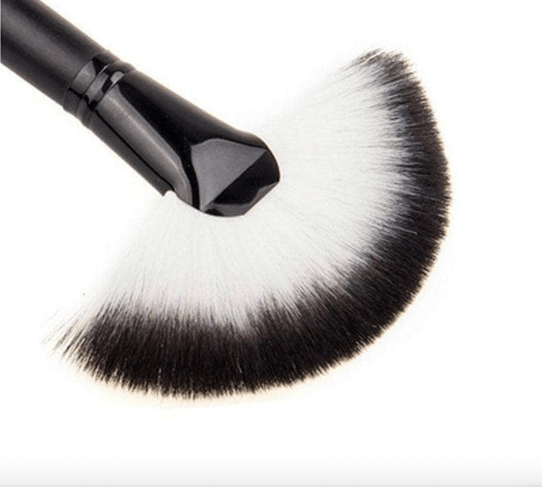 Pinceau éventail pour pour highlighter maman sans notice